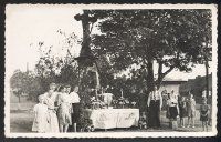 Uroczystości Bożego Ciała w parafii św. Cyryla i Metodego w Załęskiej Hałdzie, 2. połowa lat 40. XX wieku