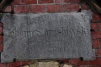Inskrypcja upamiętniająca Johanna Stanislowskiego - fundatora kaplicy na cmentarzu parafalnym w Bogucicach